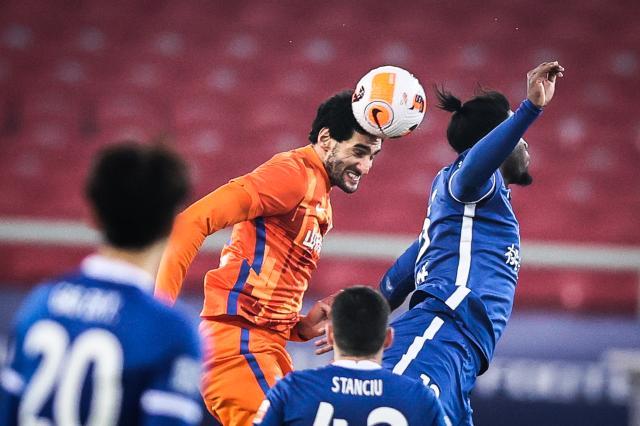 皇冠网-中超争冠悬念依旧 三镇赛程稍占优海港或成搅局者